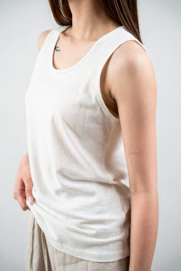 Damian Sleveless Tee