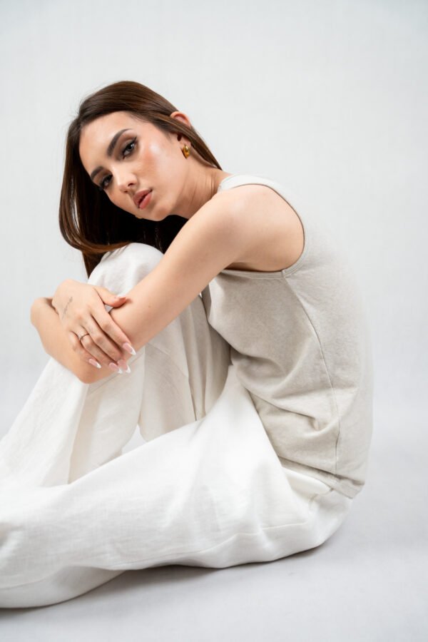 Damian Sleveless Tee